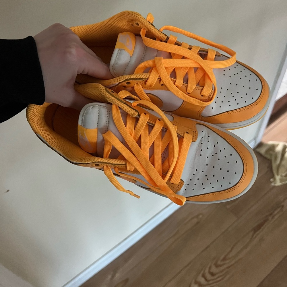 Bright orange dunks - Picture 3 of 7